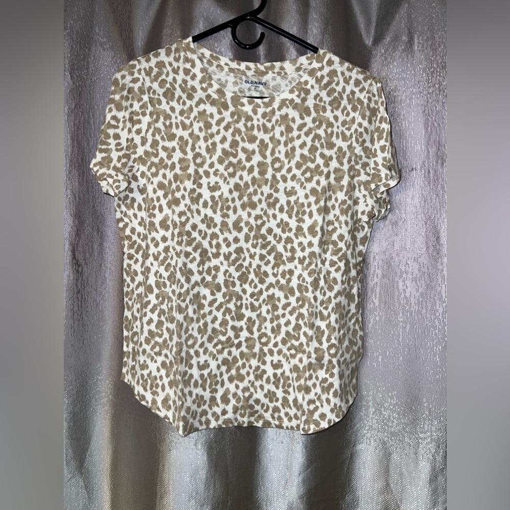 Old Navy Leopard print shirt, size Medium